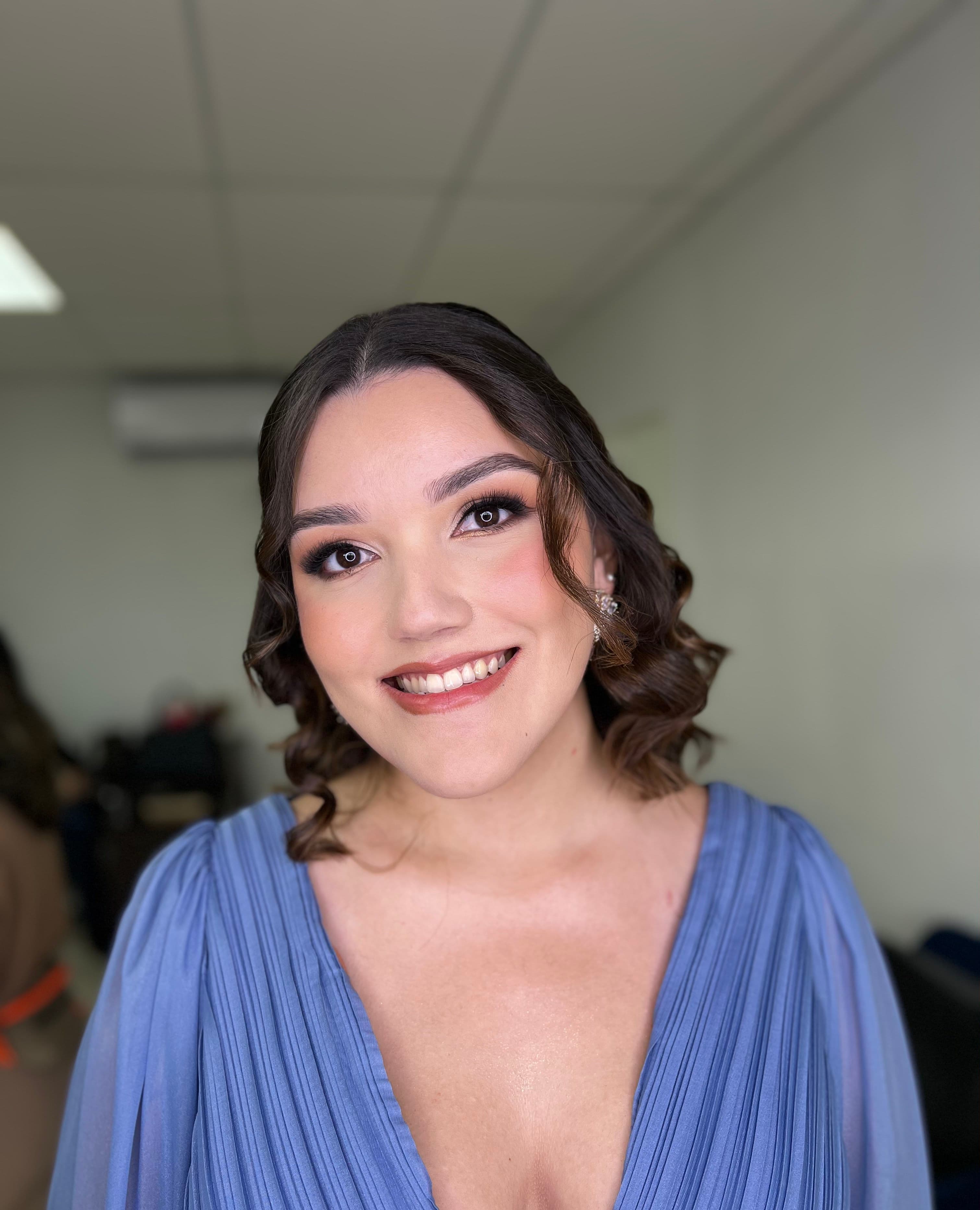 Look de maquillaje glam para evento especial en Tegucigalpa.