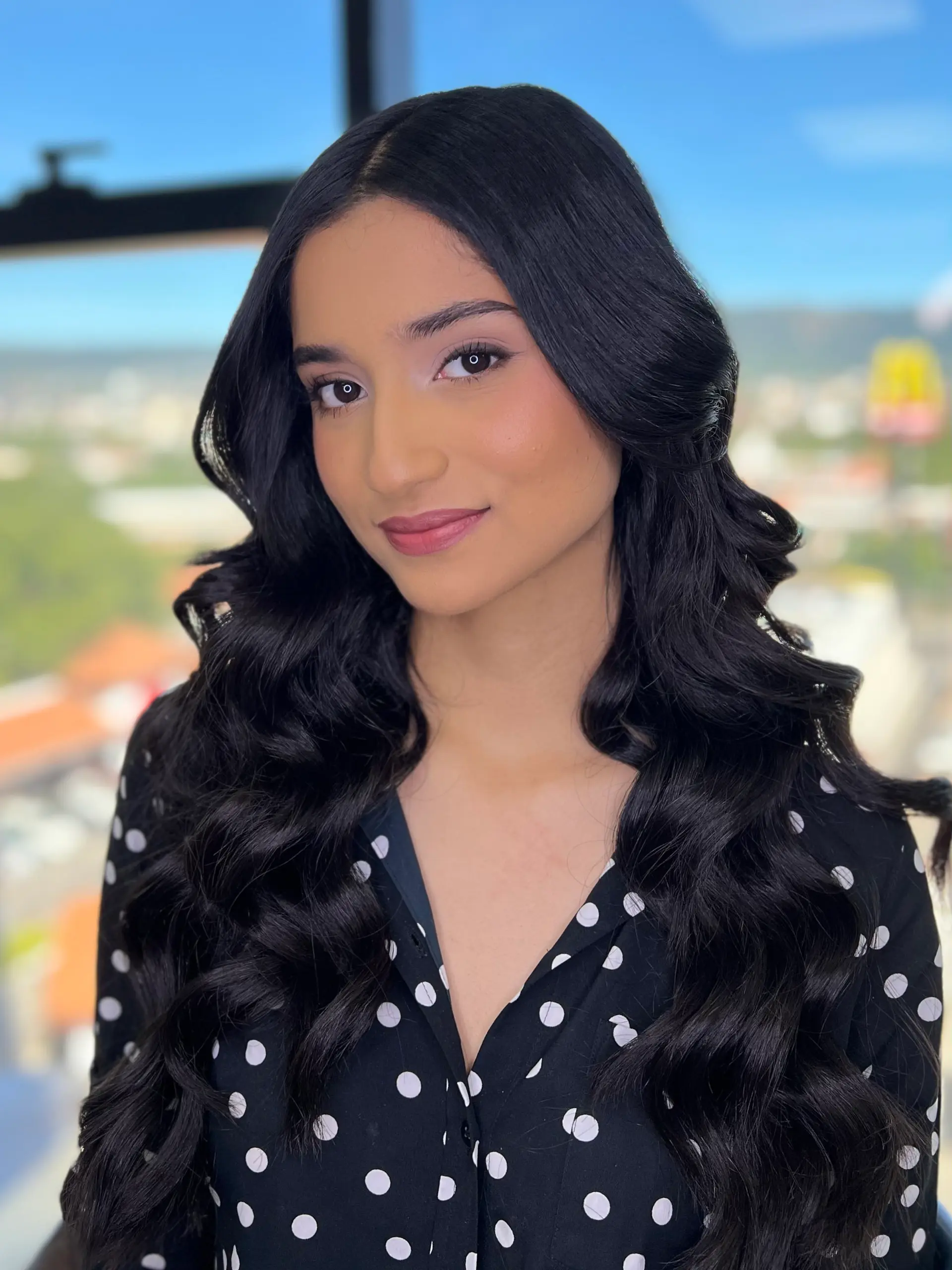 Soft social makeup with a natural finish in Tegucigalpa.