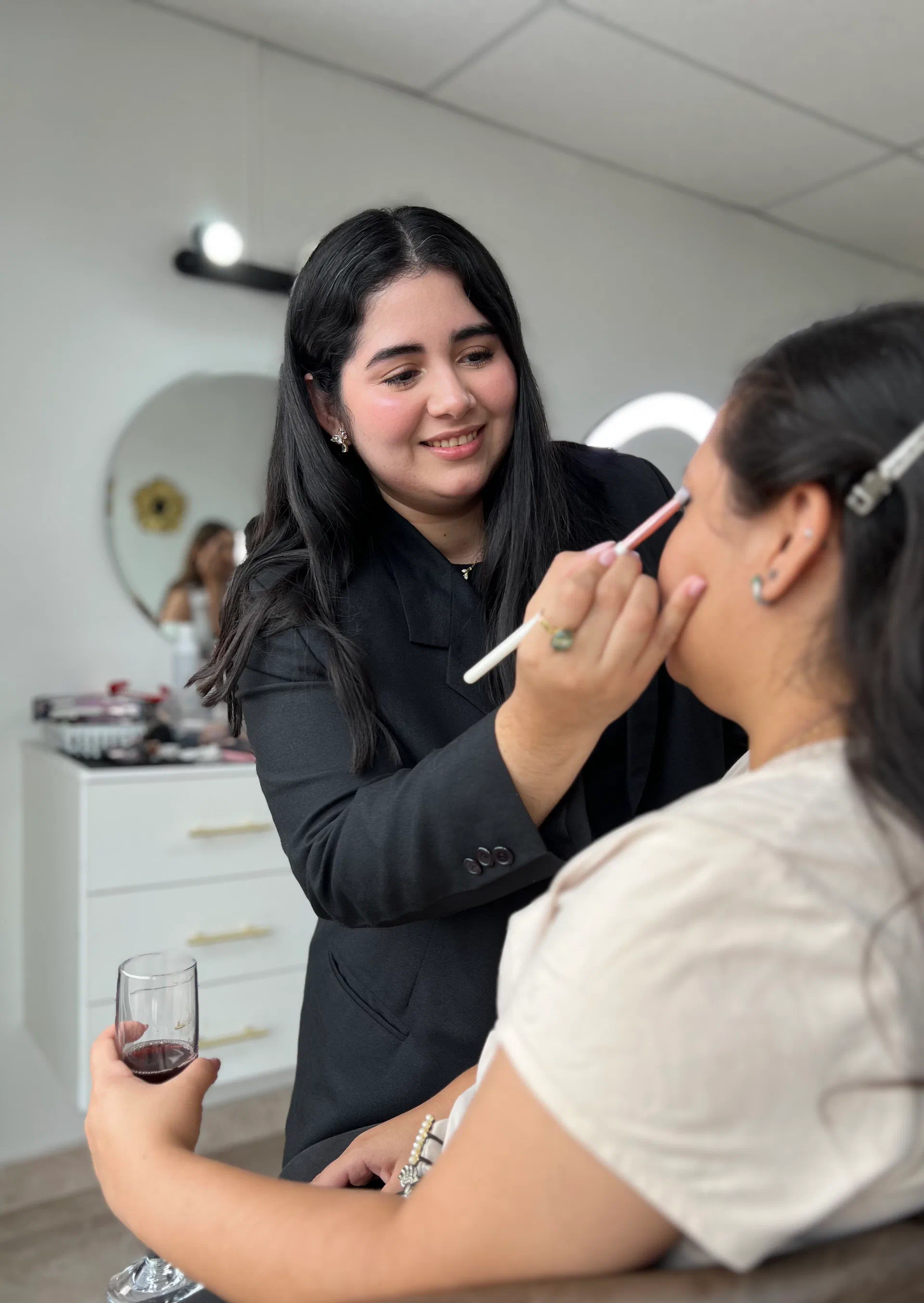 Professional makeup area at Cristal Beauty Studio, Tegucigalpa.